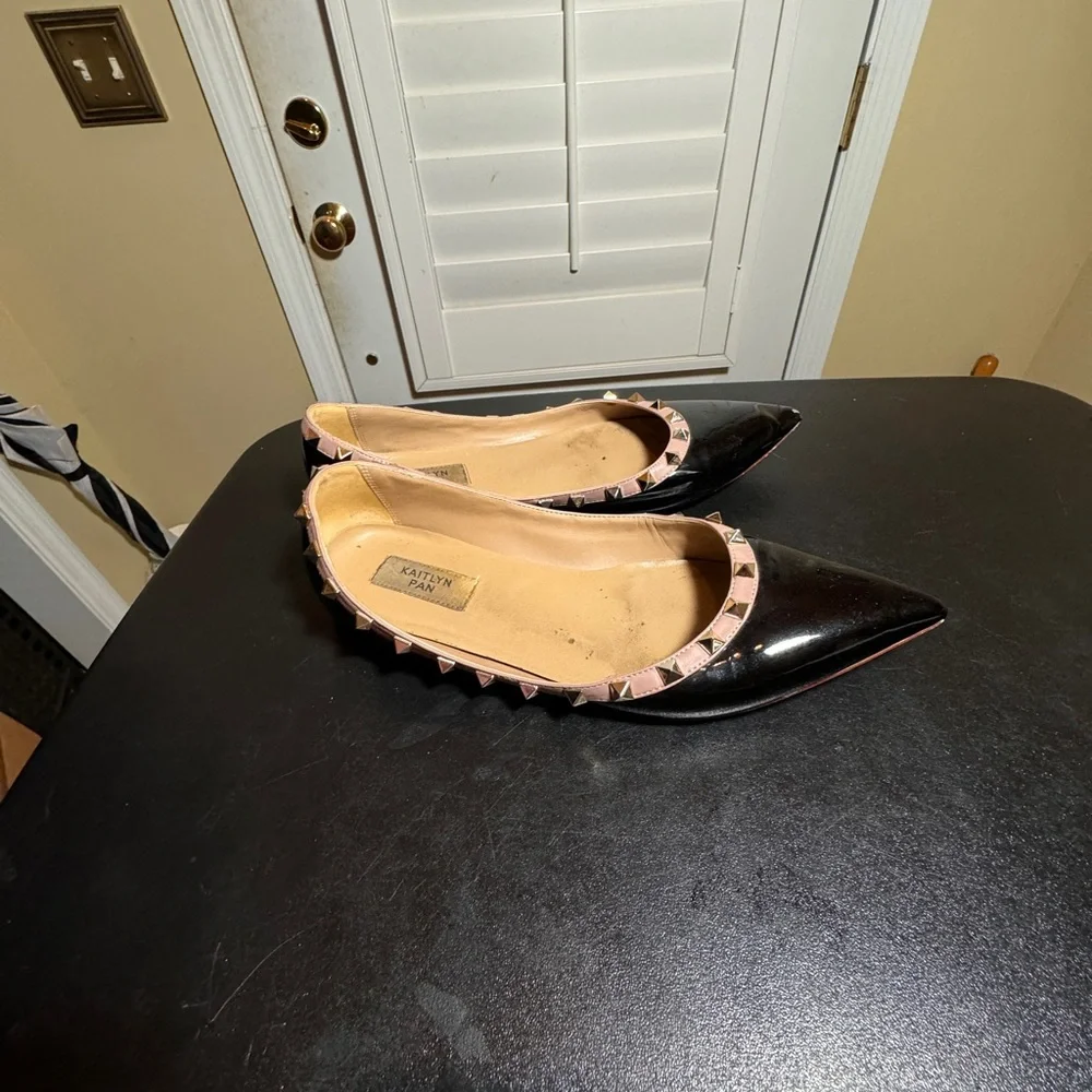 Kaitlyn Pan size 9 black/pink rock stud pointed leather ballet flats